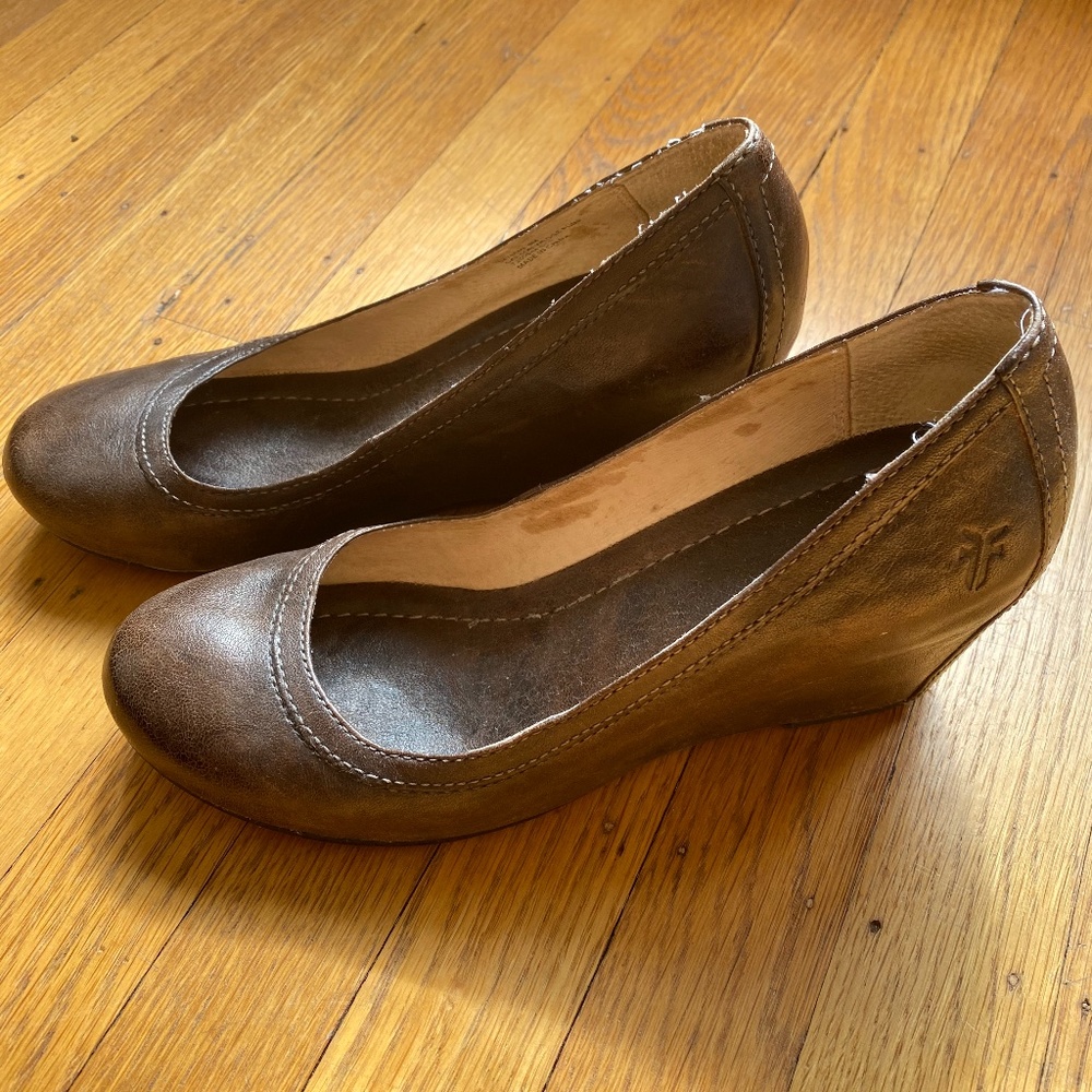 Frye Carson Wedge